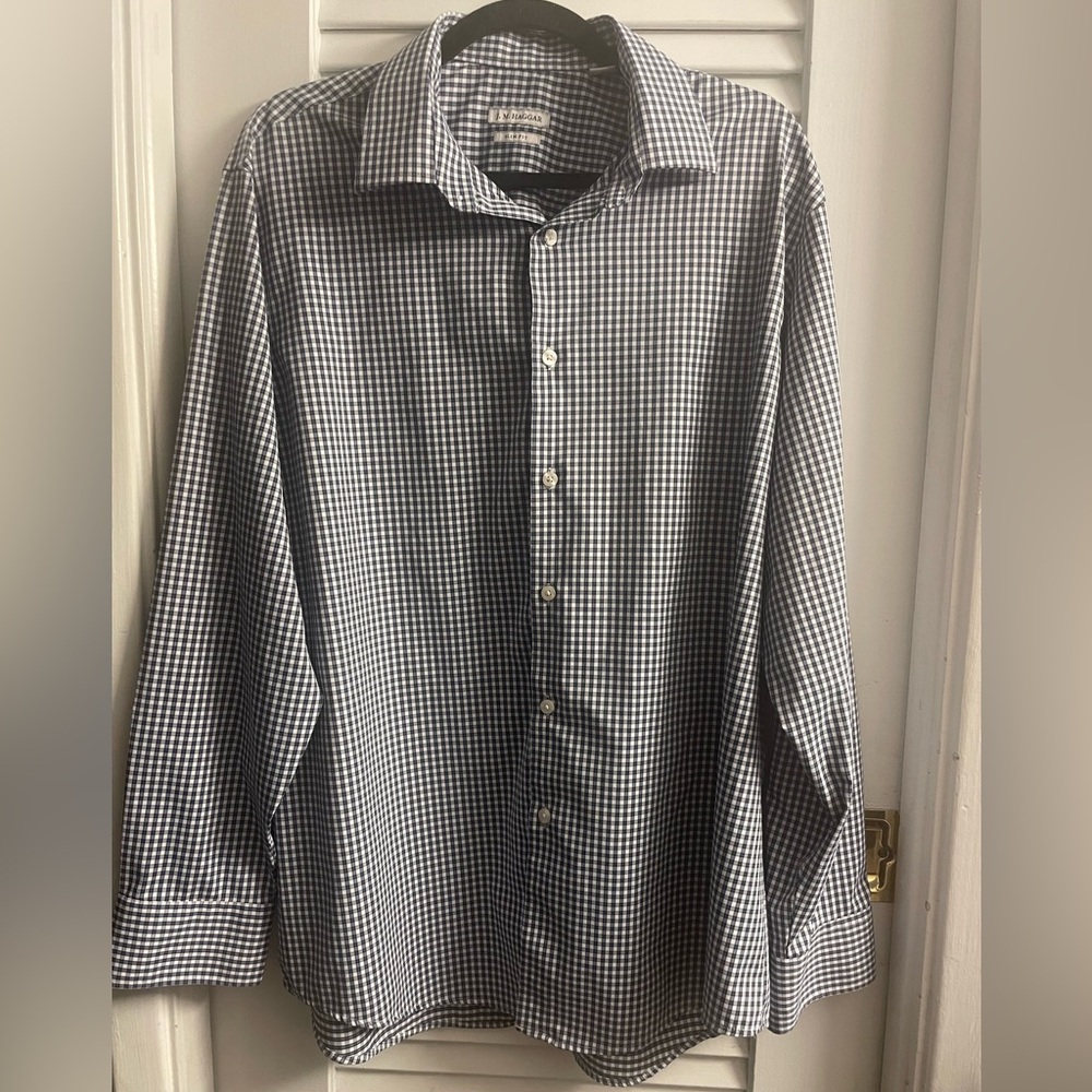 J.M. Haggar Blue/White/Yellow Oxford Like New. Stretch fit 17-17.5 x 34/35
